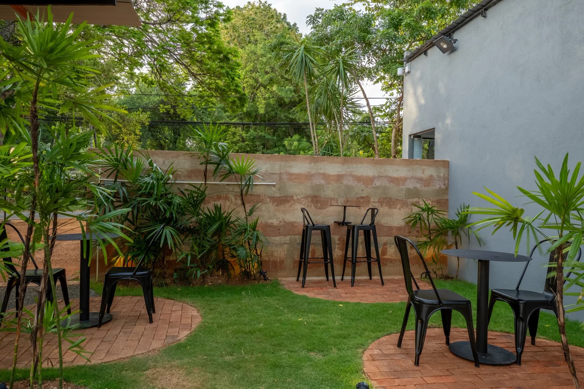 CoffeeLab Sigiriya outdoor garden seating